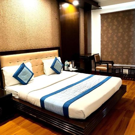 Hotel Delhi Pride, Karol Bagh Екстериор снимка